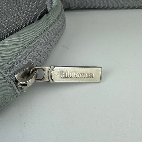 Lululemon Everywhere Belt Bag *1L Silver Drop - Picture 6 of 11